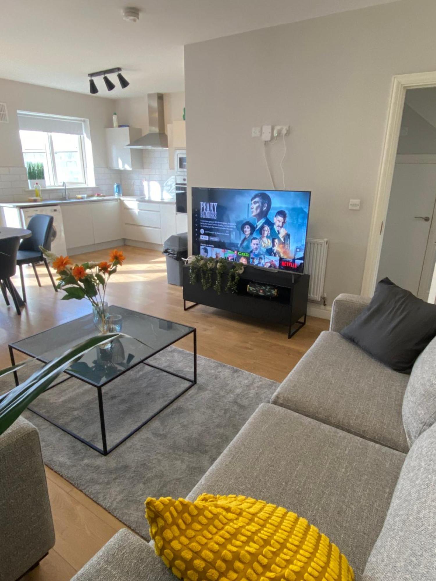 Extra Large Room In New House At Citywest Dublin Eksteriør bilde