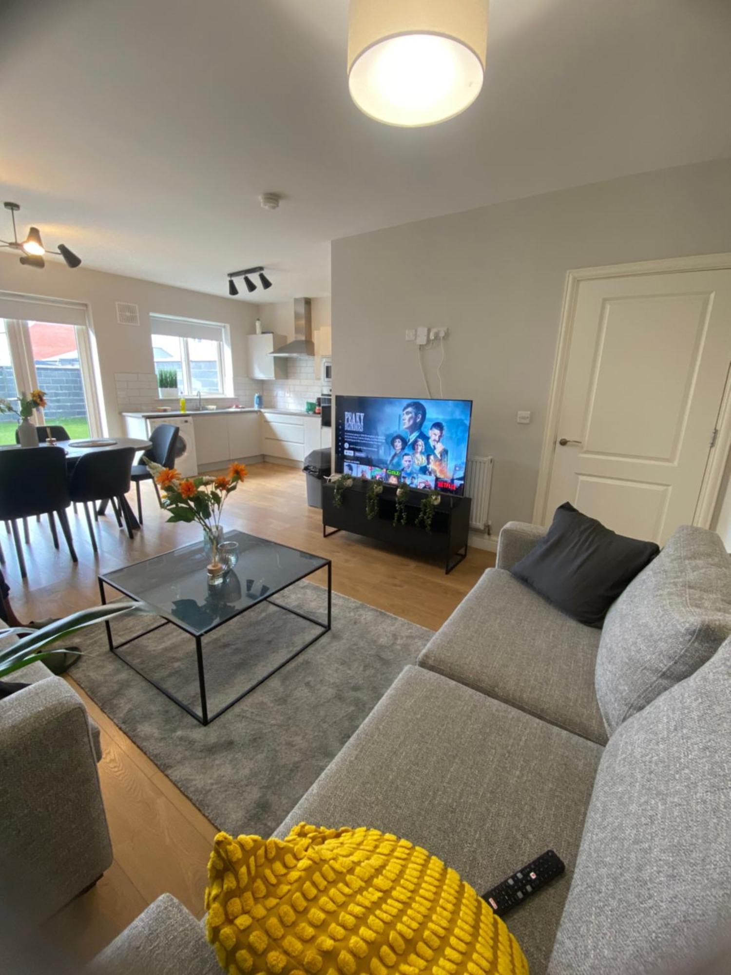 Extra Large Room In New House At Citywest Dublin Eksteriør bilde